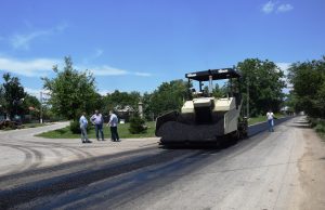 Lucrări de asfaltare la Produlești și Corbii Mari