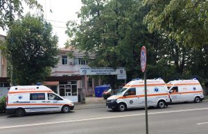 Îngrijorător! Prea multe ambulanțe deodată la intrarea în Secția de Boli Infecțioase!
