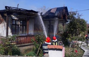 Incendiu la o casă și anexă din localitatea Gura Ocniței