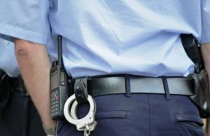 Mandat de executare a unei pedepse privative libertate, pus în aplicare de polițiști