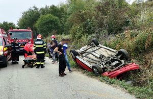 Într-o singură oră, pompierii dâmbovițeni au fost solicitați azi la trei accidente rutiere