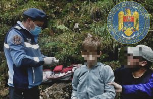 Alertați prin 112, jandarmii montani au ajutat un copil accidentat pe traseul Zănoaga-Scropoasa