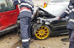 Două autoturisme s-au ciocnit azi dimineață în Valea Voievozilor
