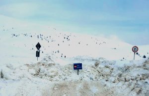 Drumul județean 713 a fost închis circulației rutiere din cauza unei avalanșe