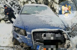 Mașină abandonată într-o râpă din Munții Bucegi, găsită de jandarmii montani și salvamontiști