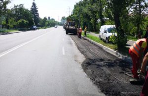 La un an de la terminarea lucrării constructorul reface asfaltul pe Calea Ialomiței din Târgoviște
