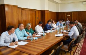 Parlamentarii dâmbovițeni, în dialog cu președintele Consiliului Județean Dâmbovița, Corneliu Ștefan