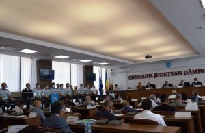 Meritele pompierilor dâmbovițeni care au participat la începutul lunii august la operațiunile din Grecia au fost recunoscute în plenul Consiliului Județean Dâmbovița