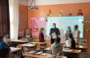 Pentru că prevenirea e întodeauna mai de folos, polițiștii dâmbovițeni continuă întâlnirile informativ-preventive cu elevii din județ
