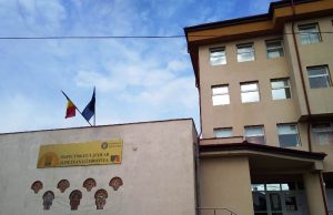 Numărul infectărilor cu noul coronavirus din rândul elevilor continuă să scadă și în Dâmbovița!
