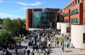 Mesajul rectorului Universității Valahia Târgoviște, conf. univ. dr. Laura Gorghiu, către studenți, la deschiderea noului an universitar: „Fiți făcători de bine în jurul dumneavoastră fără a vă provoca rău și fiți făcători de bine pentru dumneavoastră, fără a provoca rău în jurul dumneavoastră!”