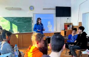 Acțiuni informativ- preventive ale jandarmilor dâmbovițeni în rândul liceenilor din Fieni și Pucioasa