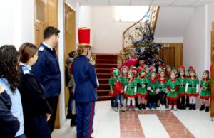Jandarmii dâmbovițeni au fost colindați și anul acesta de prichindei de la grădinițe și școli din Târgoviște!