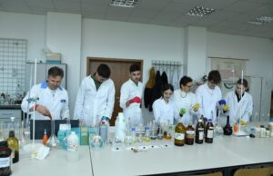 Universitatea „Valahia” din Târgoviște și Centrul Județean de Excelență Dâmbovița susțin performanța elevilor dâmbovițeni calificați la etapa națională a olimpiadelor de fizică și chimie