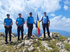 Tricolorul pe Culmile Bucegilor, omagiu de Ziua Drapelului Național!